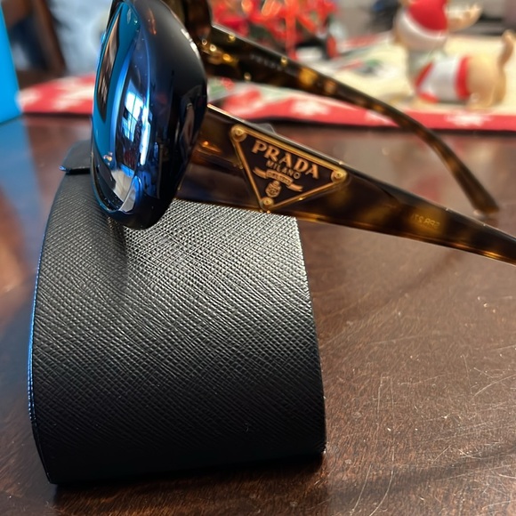 Prada tortoise sunglasses - Picture 2 of 6